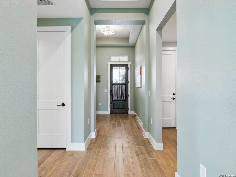 Spacious, unfurnished interior of a new home in Kissing Tree, San Marcos (Image 20). Spacious, unfurnished interior of a new home in Kissing Tree, San Marcos (Image 20).