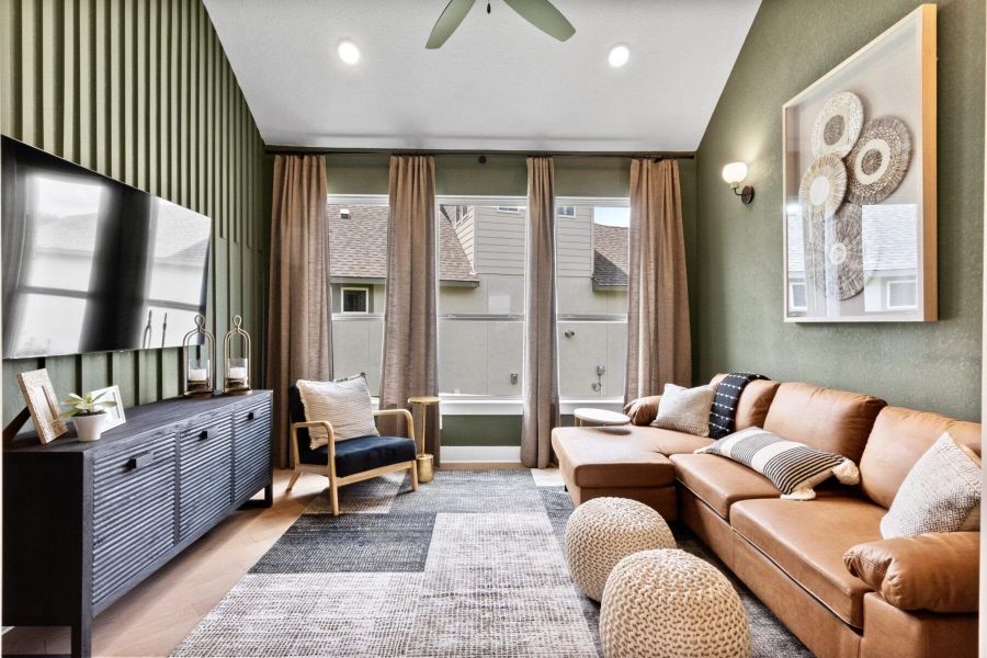 Furnished interior view inside a new home in Cibolo Crossing, Universal City (Image 17).