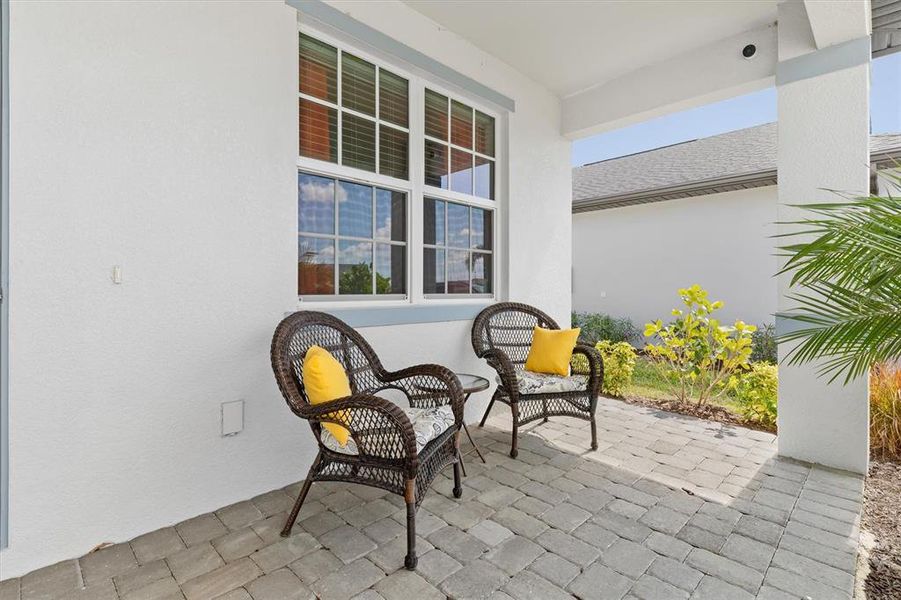 Exterior details and patio area of a home in , Port Charlotte (Image 3).
