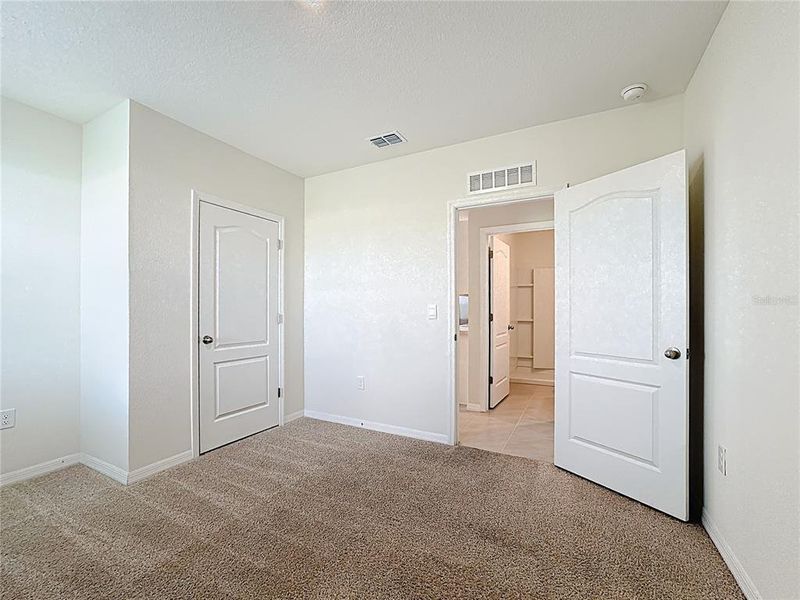 Spacious, unfurnished interior of a new home in Harmony West, St. Cloud (Image 33).
