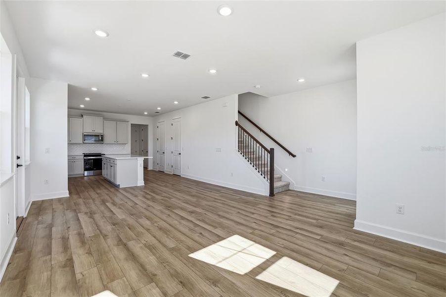 Spacious, unfurnished interior of a new home in Vivir, Valrico (Image 39).