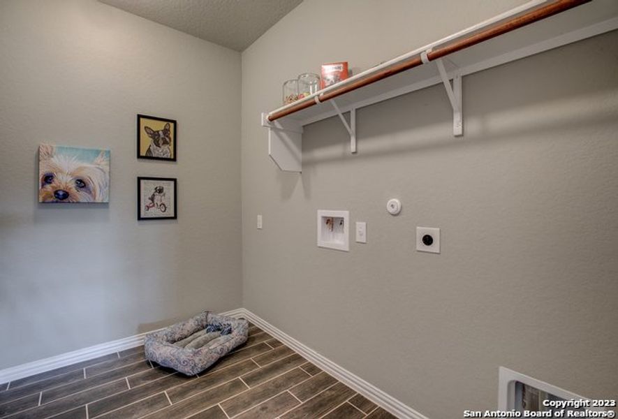 Spacious, unfurnished interior of a new home in Navarro Ranch: Brookstone II and Woodbridge Collection, Seguin (Image 25).