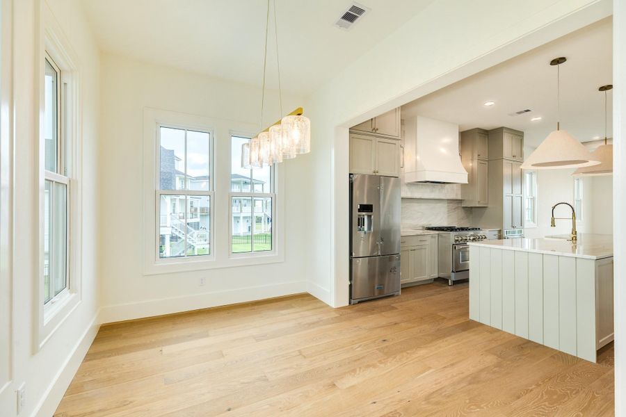 Spacious, unfurnished interior of a new home in , Galveston (Image 40).