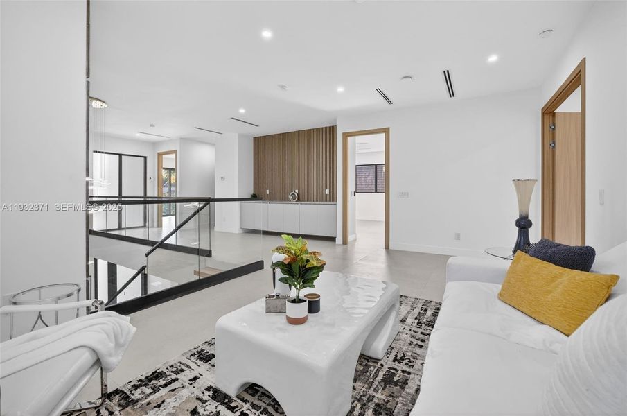 Furnished interior view inside a new home in , Fort Lauderdale (Image 7).