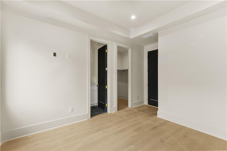 Spacious, unfurnished interior of a new home in , Atlanta (Image 19).