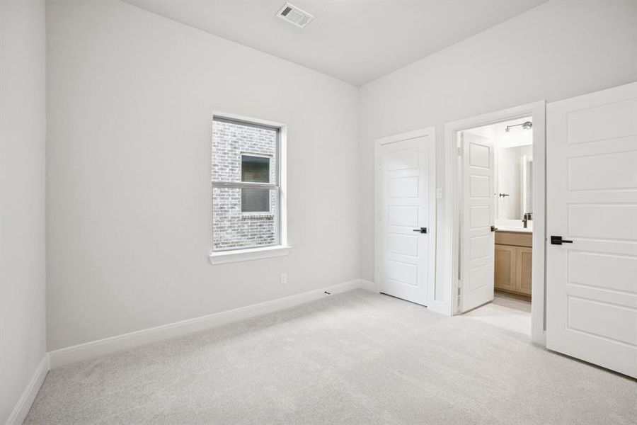 Spacious, unfurnished interior of a new home in Creekshaw – Classic, Royse City (Image 25).