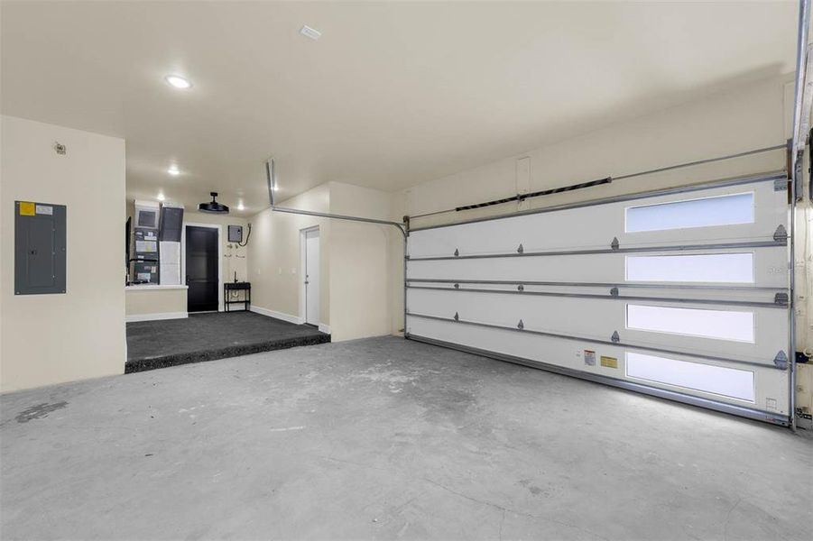 Spacious, unfurnished interior of a new home in , Orlando (Image 23).