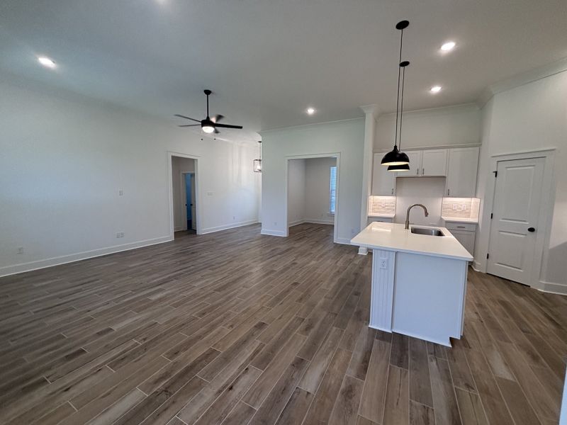 Spacious, unfurnished interior of a new home in Bird Song at Hammock Bay, Freeport (Image 15).