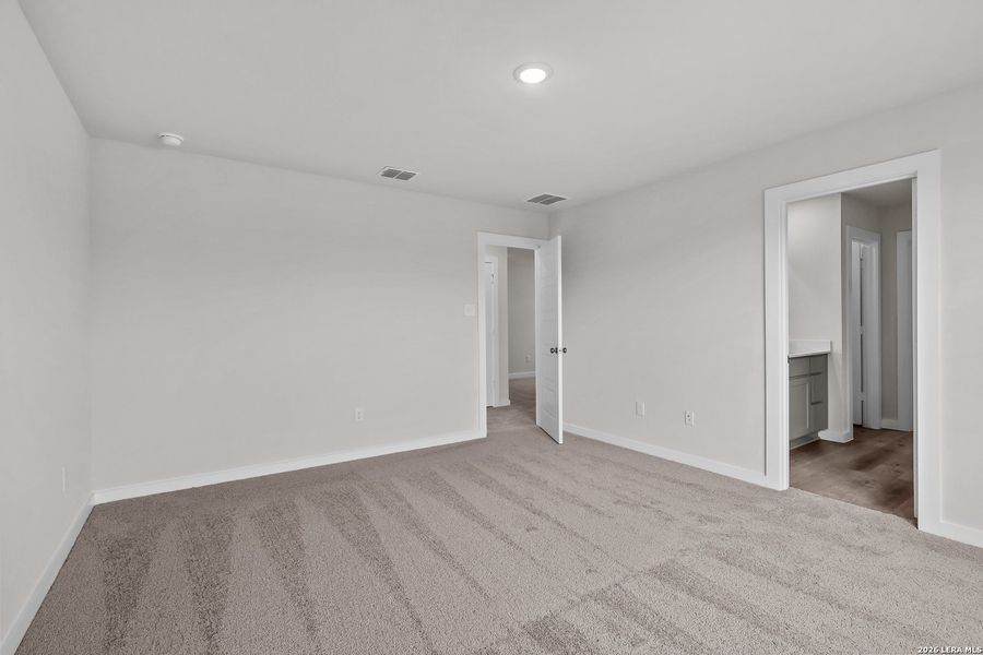 Spacious, unfurnished interior of a new home in Senna, Leon Valley (Image 27). Spacious, unfurnished interior of a new home in Senna, Leon Valley (Image 27).