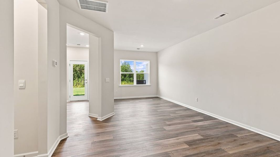 Spacious, unfurnished interior of a new home in Baxter Village, Boiling Springs (Image 16).
