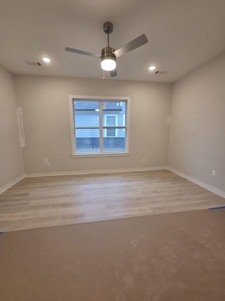 Spacious, unfurnished interior of a new home in Twin Oaks, Oakland (Image 10).