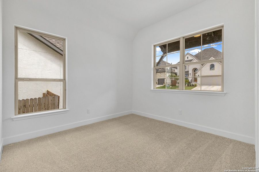 Spacious, unfurnished interior of a new home in Ventana, Bulverde (Image 29).