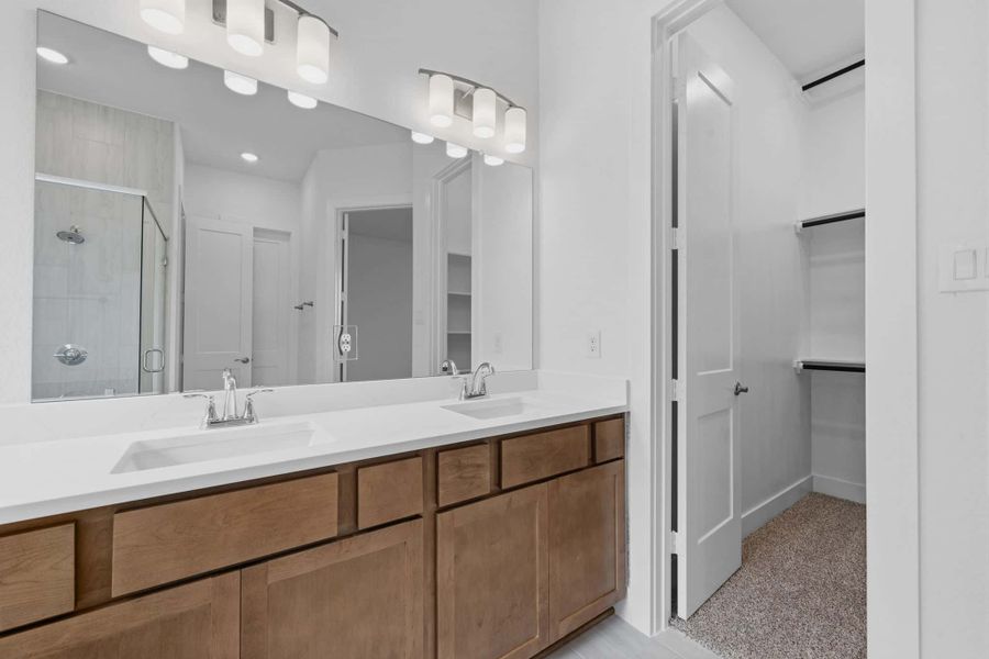 Furnished interior view inside a new home in Beacon Point, Texas City (Image 9).