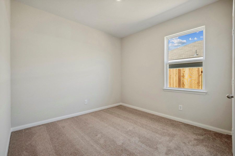 Spacious, unfurnished interior of a new home in Trails at Cochran Ranch, Waller (Image 19).