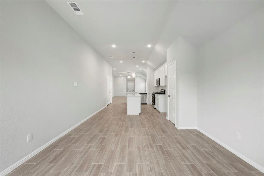 Spacious, unfurnished interior of a new home in Elevon, Lavon (Image 24).