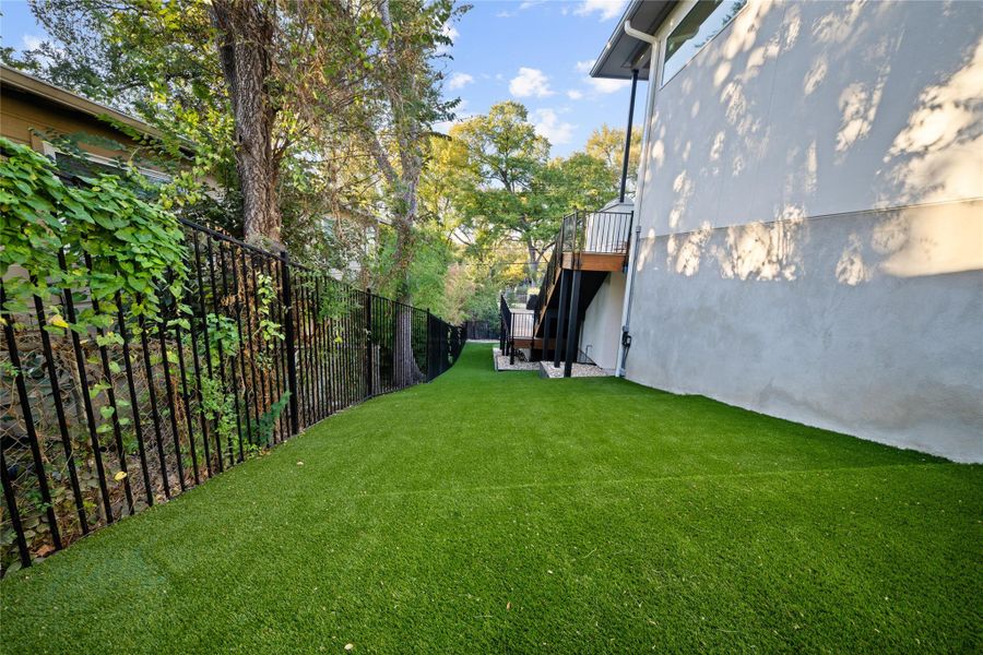 Turf side yard