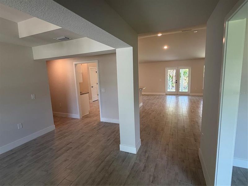 Spacious, unfurnished interior of a new home in Port Charlotte, Port Charlotte (Image 11).