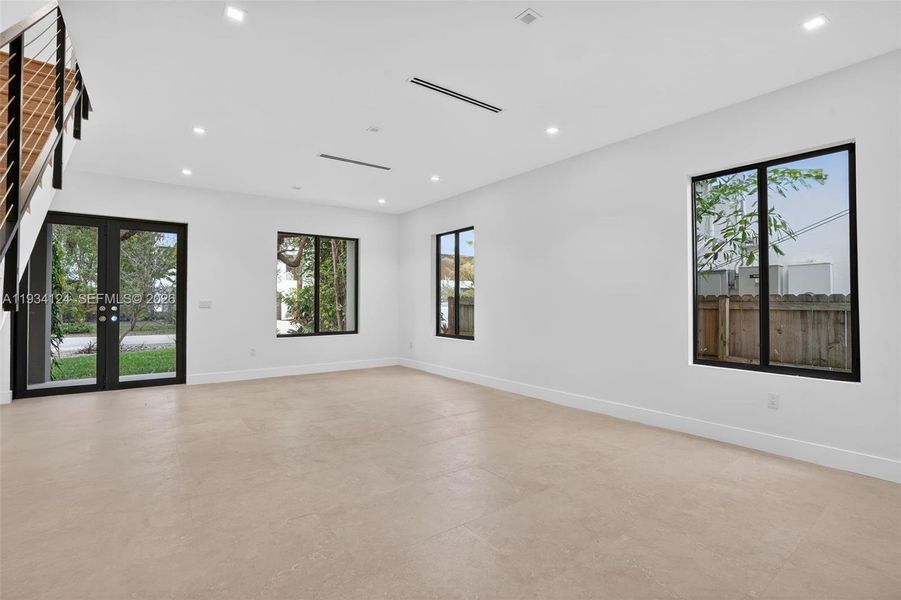 Spacious, unfurnished interior of a new home in , Miami (Image 12).