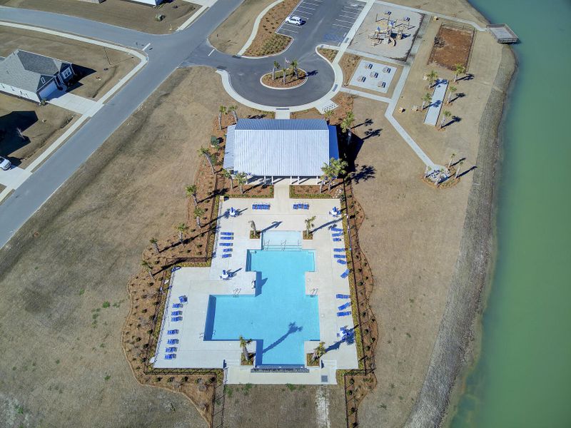 Community amenities in French Quarter Creek, Huger (Image 52).