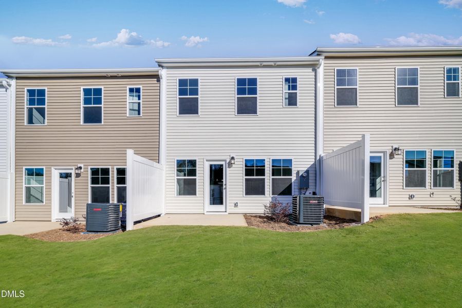 SUN_LawsonTownes_Pic_Cameron_Back_1of2