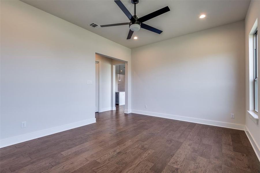 Spacious, unfurnished interior of a new home in , Nevada (Image 27).