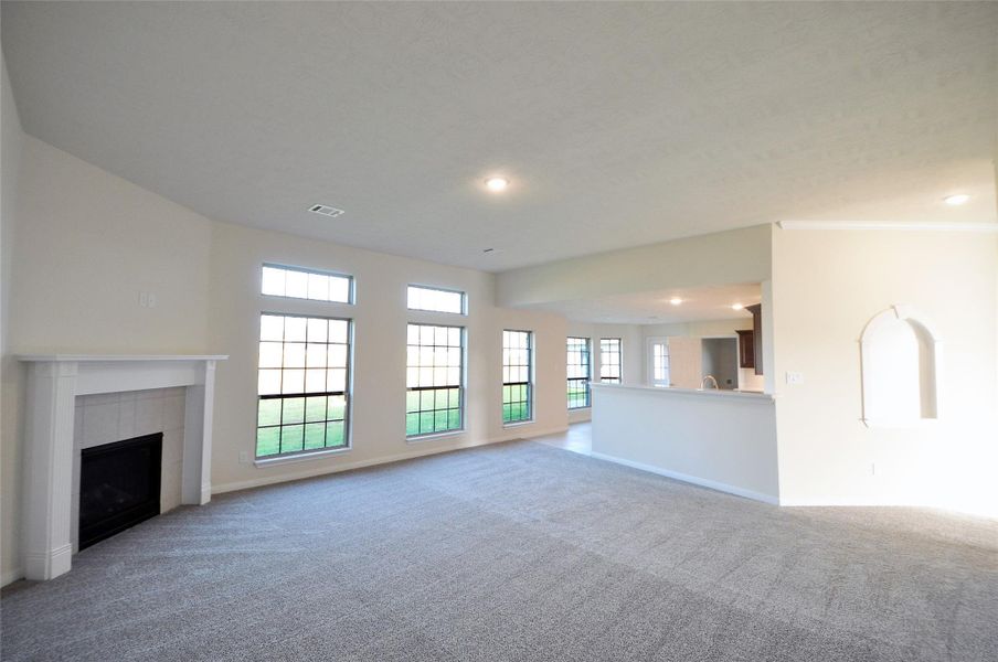 Spacious, unfurnished interior of a new home in Pedregal, League City (Image 29).