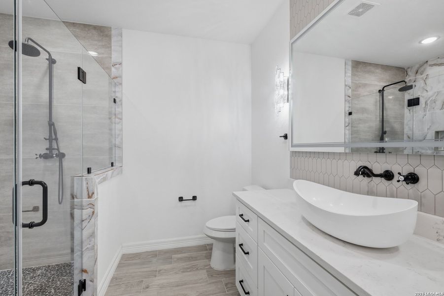 Furnished interior view inside a new home in , Floresville (Image 17).