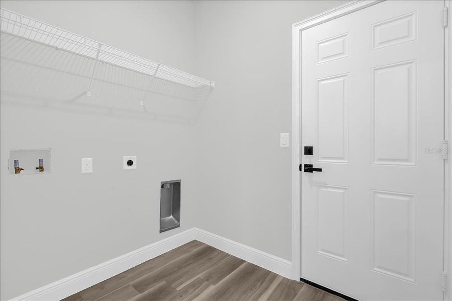 Spacious, unfurnished interior of a new home in , Ocala (Image 30).