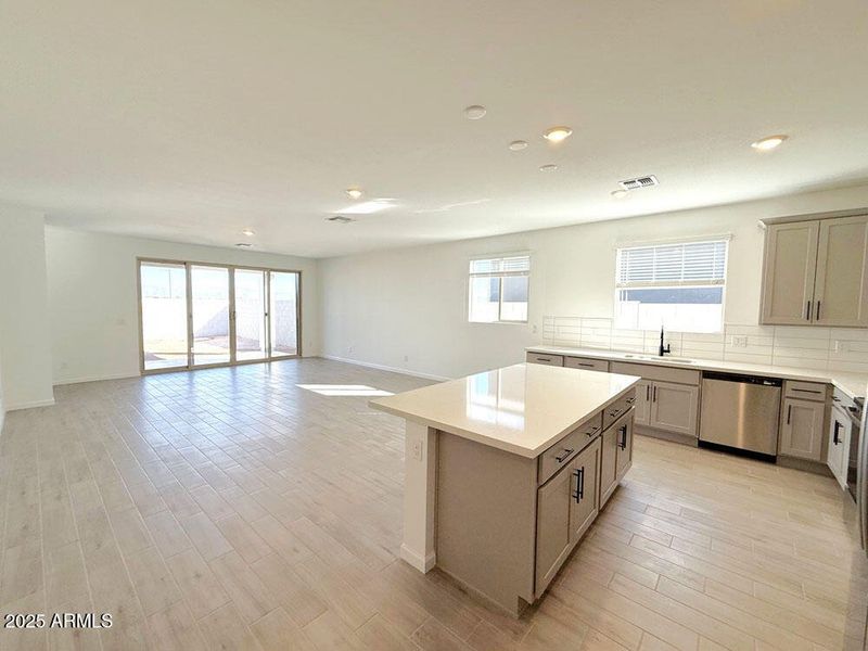 014 - Kitchen, dining and great room