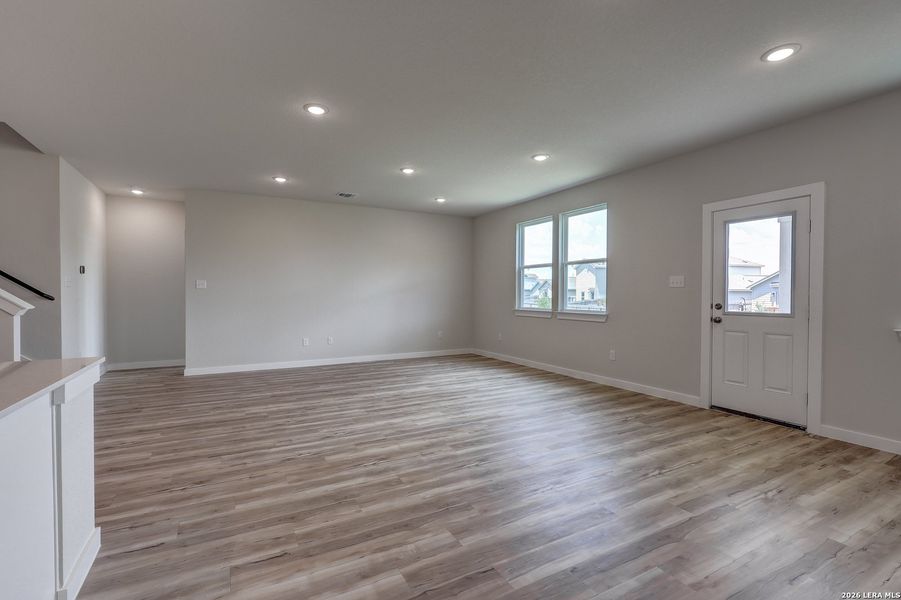 Spacious, unfurnished interior of a new home in Cinco Lakes, San Antonio (Image 27).