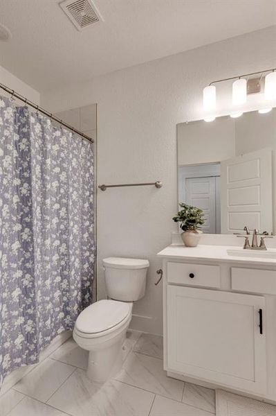 Furnished interior view inside a new home in Heritage Towne, Grand Prairie (Image 17).