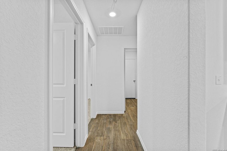 Spacious, unfurnished interior of a new home in Avenida, Converse (Image 12).