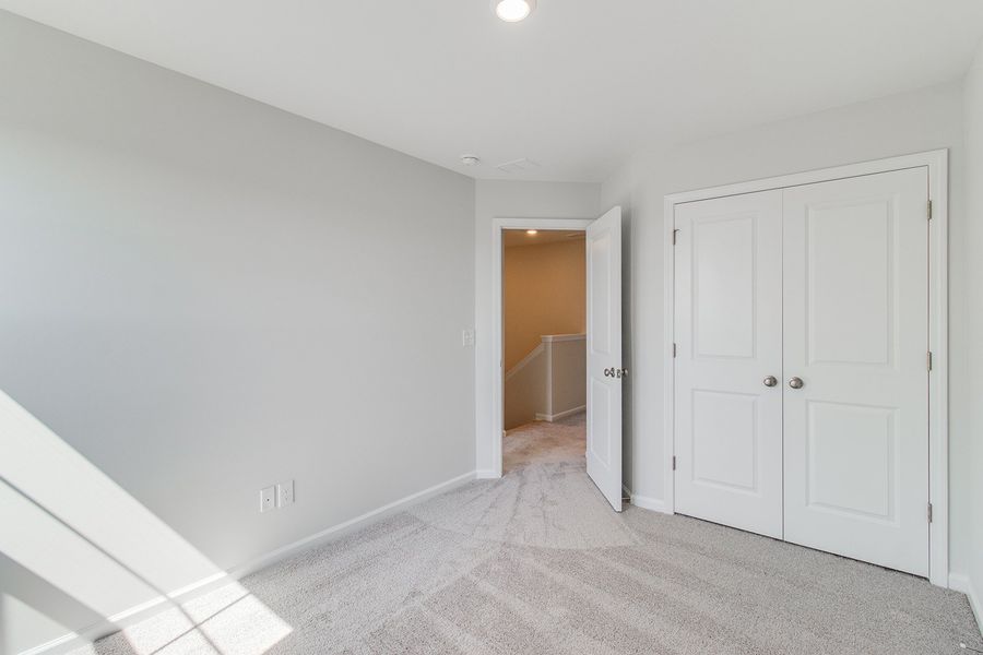 Spacious, unfurnished interior of a new home in Astoria, Columbia (Image 28).