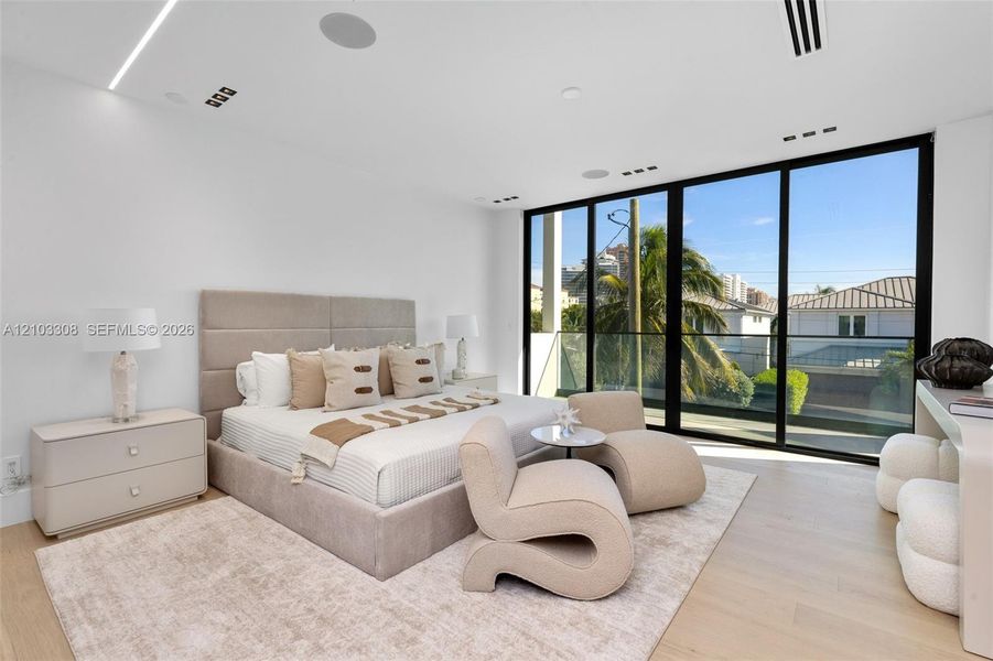 Furnished interior view inside a new home in , Fort Lauderdale (Image 16). Furnished interior view inside a new home in , Fort Lauderdale (Image 16).