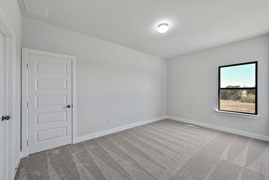Spacious, unfurnished interior of a new home in Santa Rita Ranch - 60', Liberty Hill (Image 19).