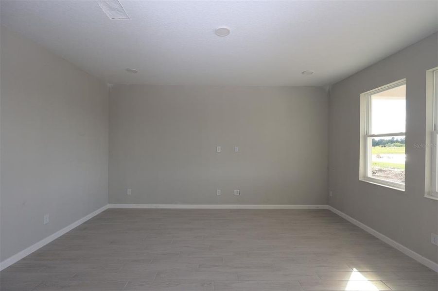 Spacious, unfurnished interior of a new home in Bay Lake Farms, St. Cloud (Image 19).