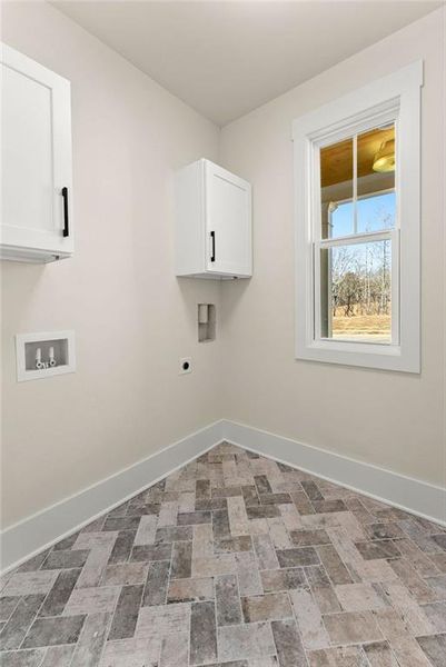 Spacious, unfurnished interior of a new home in , Gainesville (Image 15).