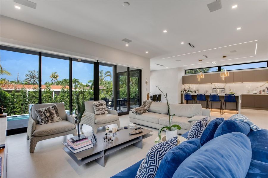 Community amenities in , Surfside (Image 36).