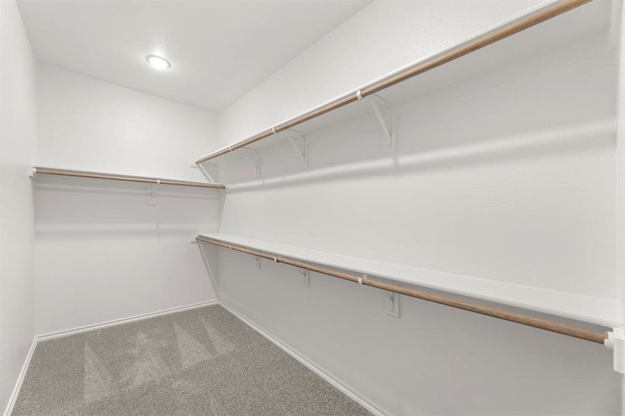 18. 3200 Yellow Pine - Closet