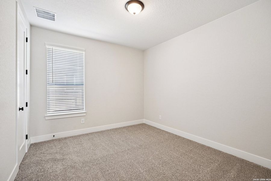 Spacious, unfurnished interior of a new home in Meyer Ranch, New Braunfels (Image 29).