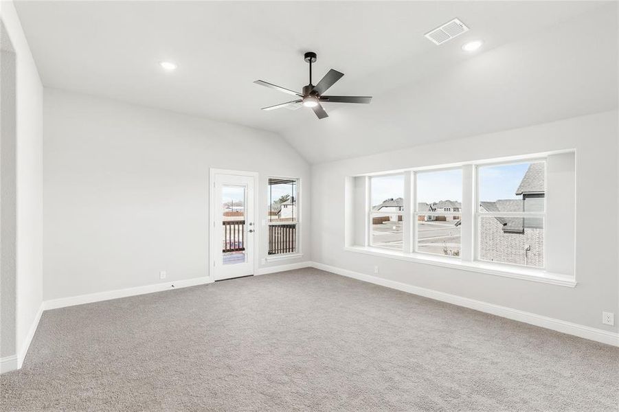 Spacious, unfurnished interior of a new home in Crystal Lake Estates, Red Oak (Image 31).