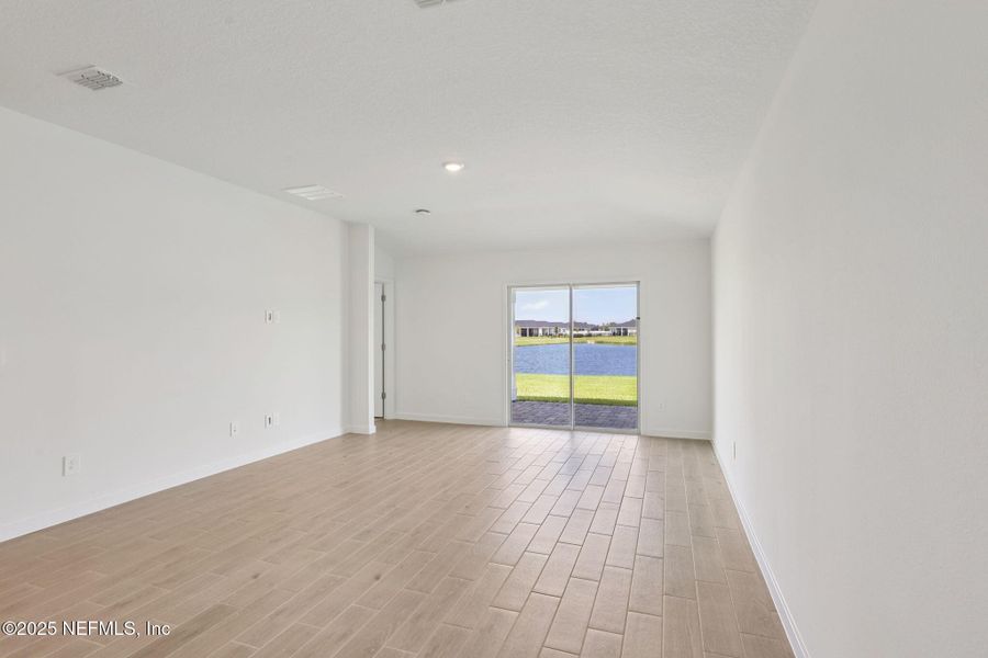 Spacious, unfurnished interior of a new home in Kings Preserve, Jacksonville (Image 29).