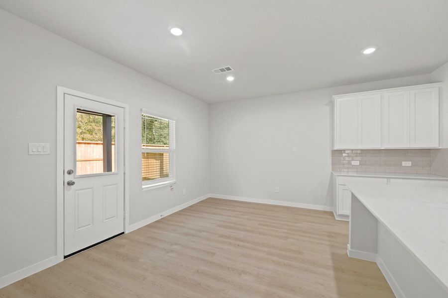 Spacious, unfurnished interior of a new home in Lakes at Black Oak, Magnolia (Image 16).