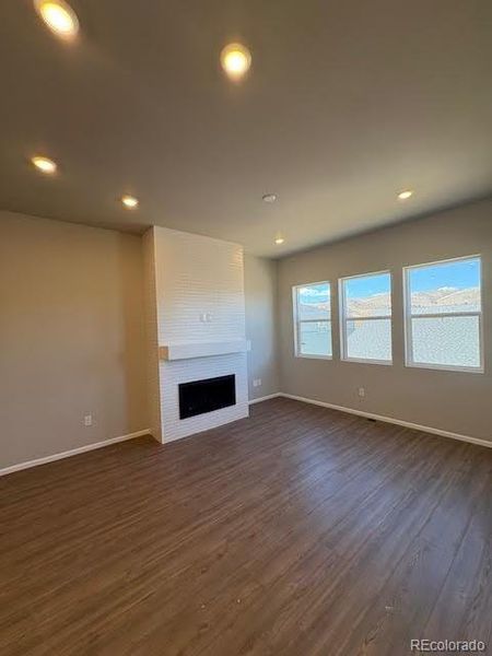 Spacious, unfurnished interior of a new home in , Golden (Image 6).