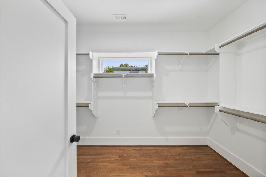 Spacious, unfurnished interior of a new home in , Houston (Image 29).