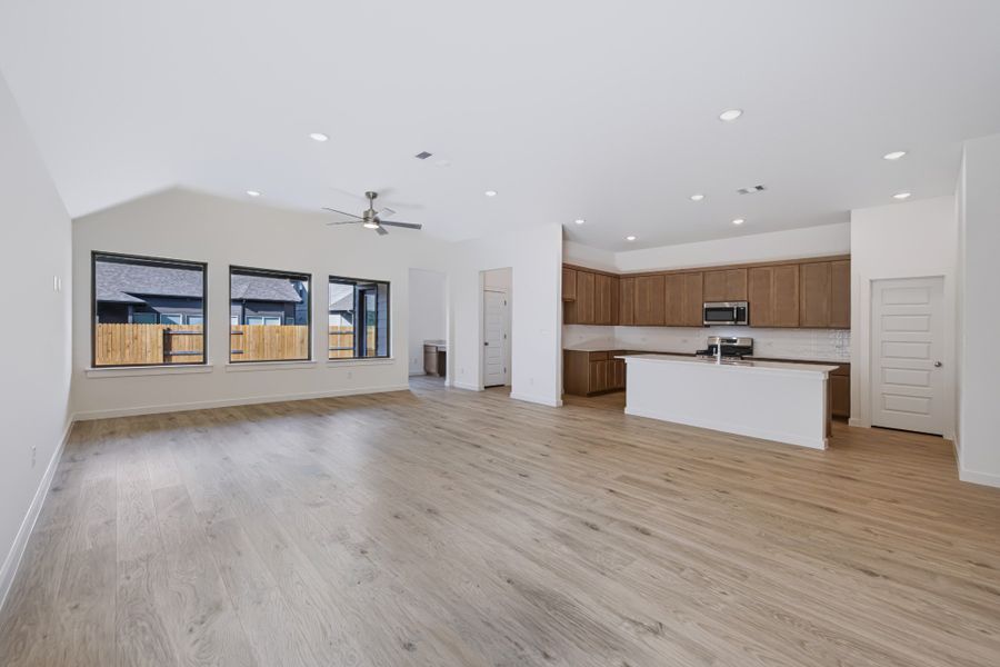 Spacious, unfurnished interior of a new home in Prairie Winds, Hutto (Image 17).