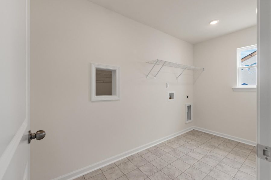 Spacious, unfurnished interior of a new home in Oakley Pointe, Moncks Corner (Image 22).