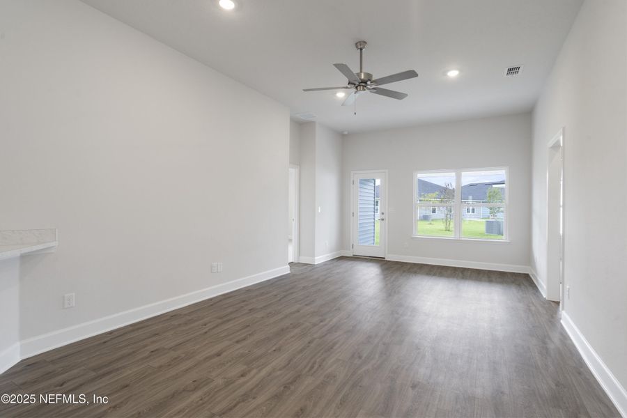 Spacious, unfurnished interior of a new home in Summerglen, Jacksonville (Image 13).