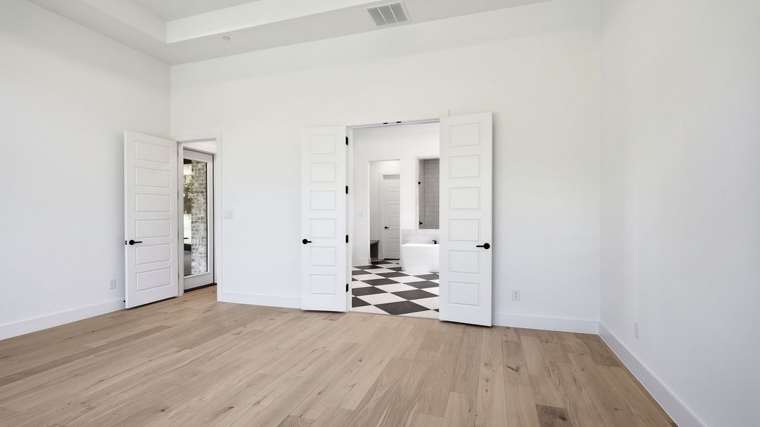 Spacious, unfurnished interior of a new home in Enchanted Creek, Lucas (Image 18).
