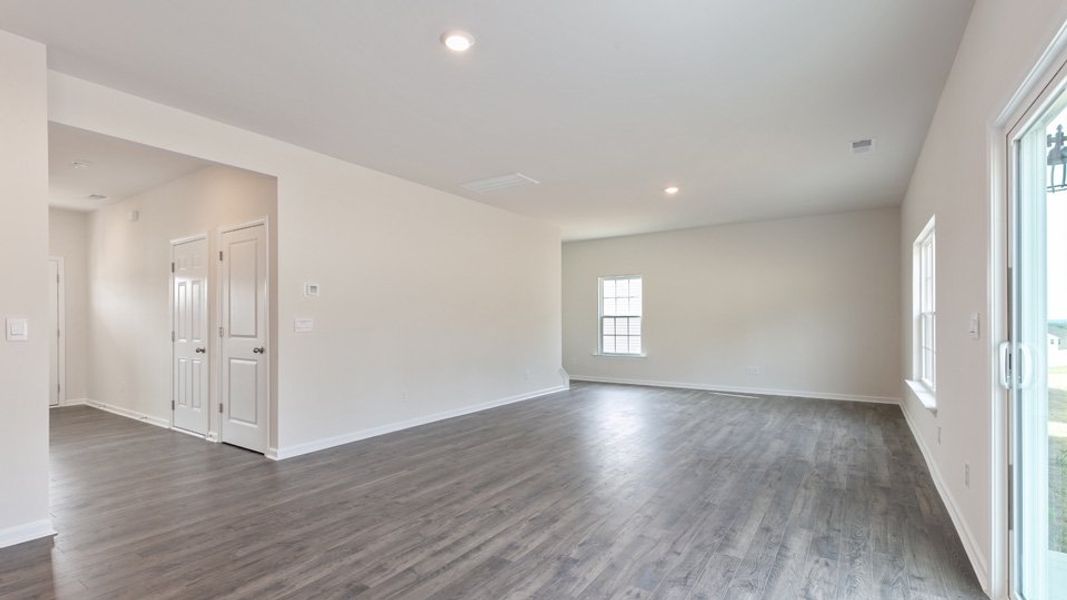 Spacious, unfurnished interior of a new home in Cambridge Park, Mebane (Image 14).